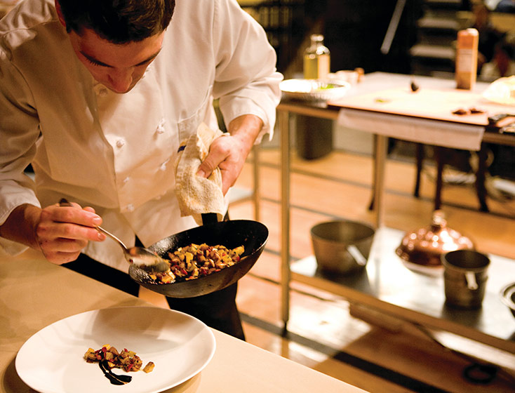 MMC Chef preparing a plate.