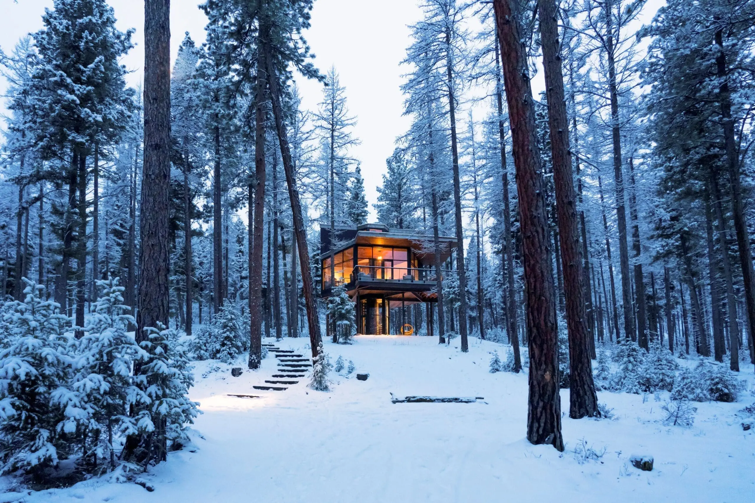 Outside view of Tree Haus in the winter, a modern accommodation in the Green O