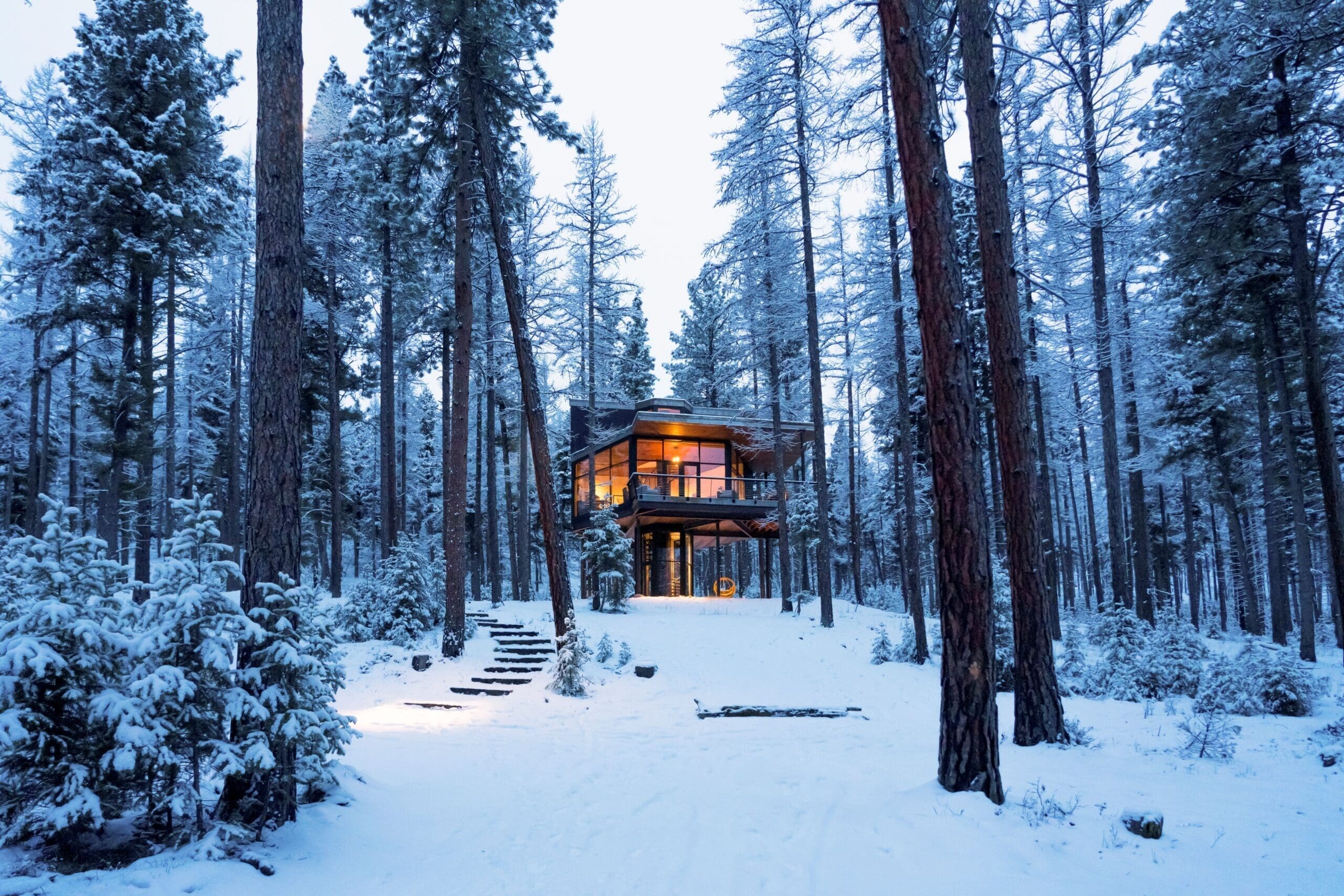 Outside view of Tree Haus in the winter, a modern accommodation in the Green O